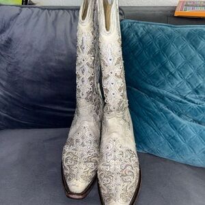 Elegant White Embroidered Women's Boots